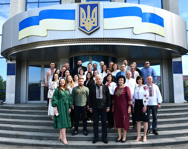 Працівники Рівненської обласної ради доєднались до всесвітнього Дня вишиванки