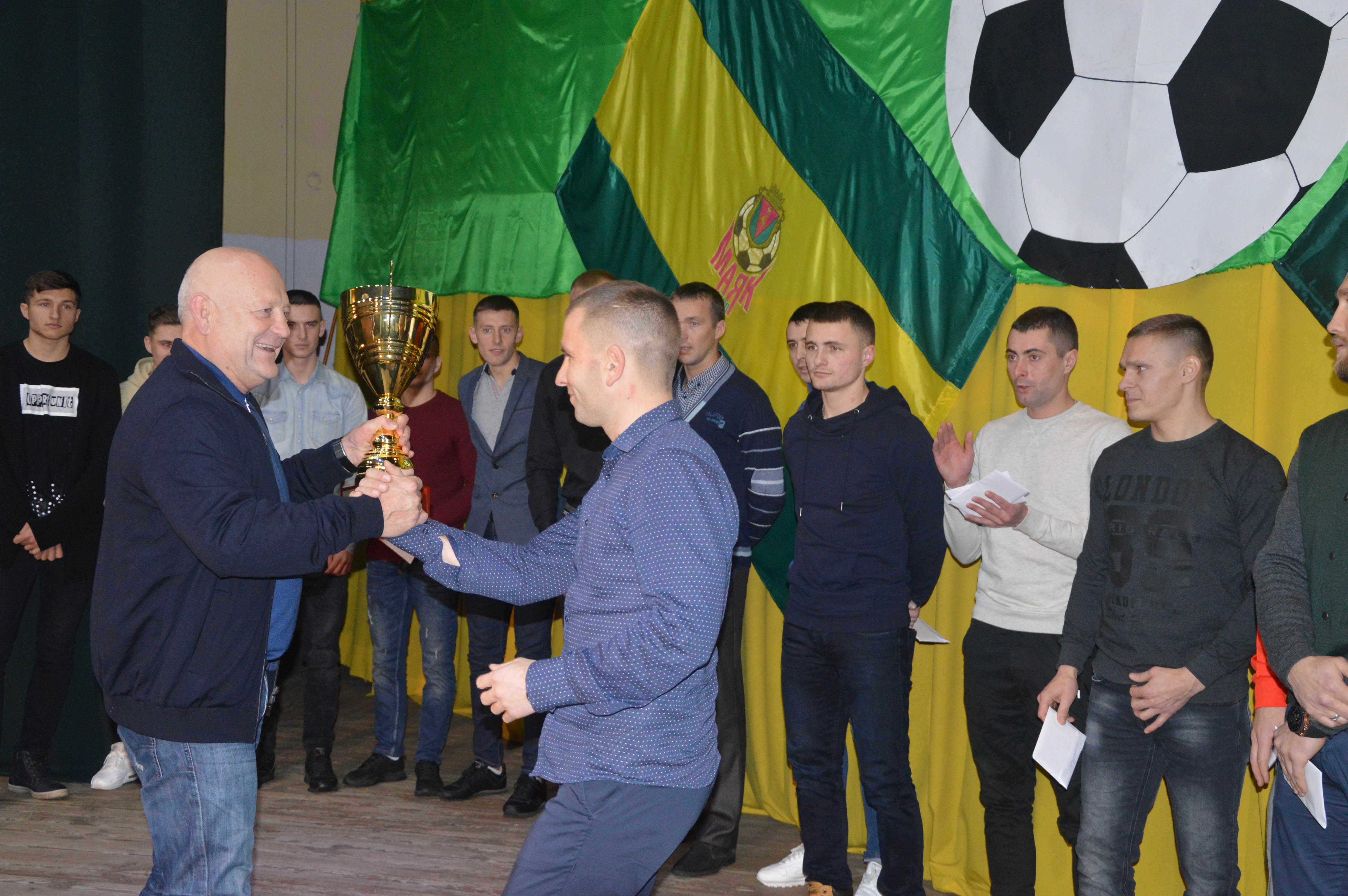 У Сарнах нагородили переможців футбольного сезону 2018 року 