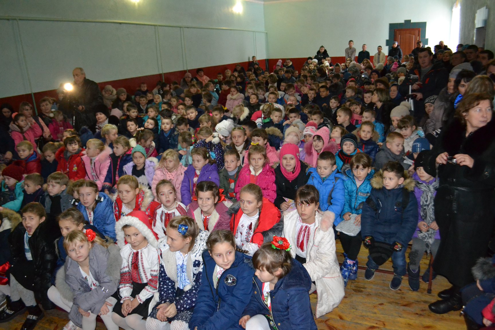  Голова обласної ради привітав дітей Березнівського району з Днем Святого Миколая