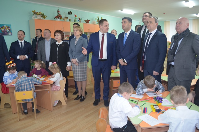 На прикладі Рівненського району Гройсман і Гриневич побачили, як працює Нова українська школа