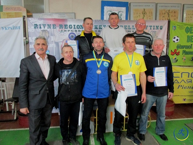 Ветерани-гирьовики змагалися на відкритому чемпіонаті області