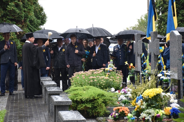 На Рівненщині вшановують пам'ять захисників України