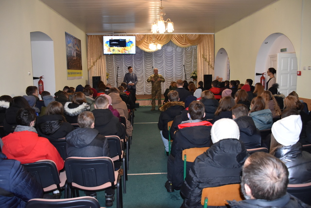 В Острозькому військовому ліцеї проходить День військово-патріотичного виховання
