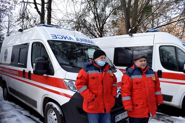 «Екстренка» Рівненщини отримала 10 нових автомобілів швидкої допомоги