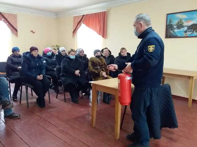 Рятувальники провели навчання для персоналу Тучинського геріатричного пансіонату
