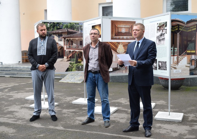 У Рівному відкрили виставку про історію кримських татар