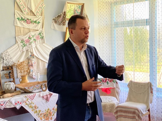 Депутат обласної ради дарує книги з власної колекції