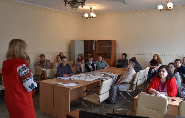На Рівненщині розпочалися курси української мови для вимушених переселенців