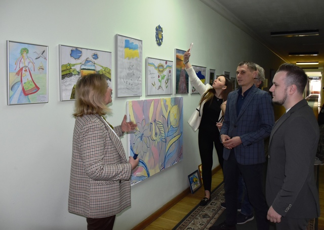 В облраді відкрили виставку робіт вихованців інклюзивно-ресурсних центрів Рівненщини