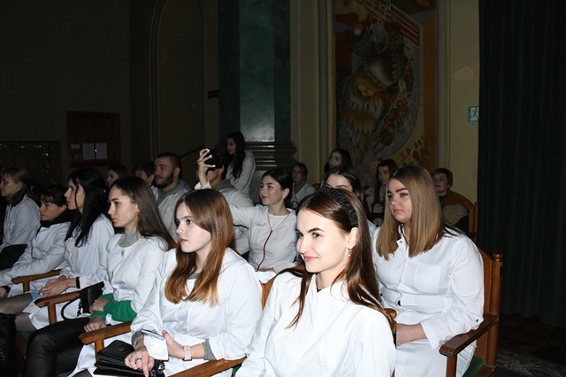 Першокурсників Луганського медичного університету посвятили в студенти