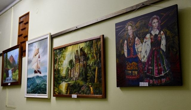 Учні Радивилівської школи мистецтв продають картини, щоб допомогти ЗСУ