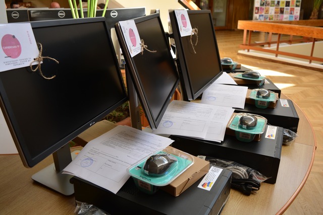 Бібліотеки області отримають 50 комп’ютерів для надання цифрових послуг переселенцям