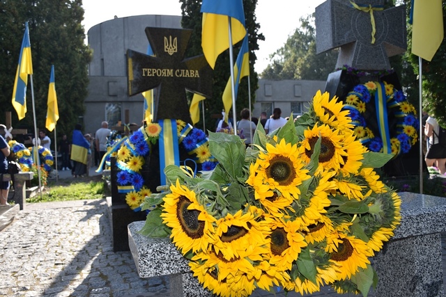 Сьогодні в Україні вшановують пам’ять загиблих захисників