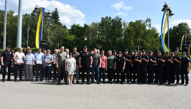 На Рівненщині поліцейські офіцери громад отримали 14 службових авто «Renault Duster» 