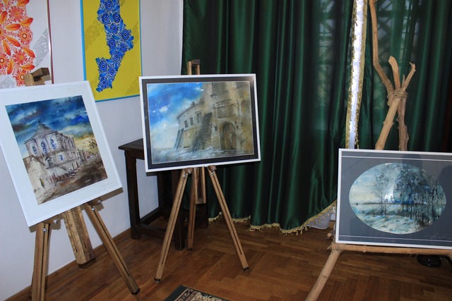 На Рівненщині відкрили виставку «Замки та фортеці незламної України»