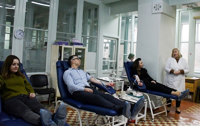 «Ми незламної крові»: працівники обласної ради стали донорами 