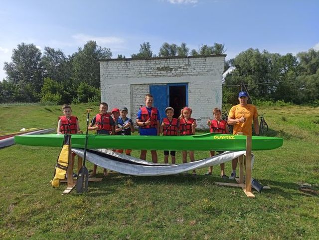 В одній з громад Рівненщини для юних веслувальників придбали сучасний каное