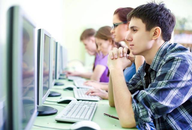 На Рівненщині понад 100 учнів набрали максимальну кількість балів під час мультипредметного тестування 