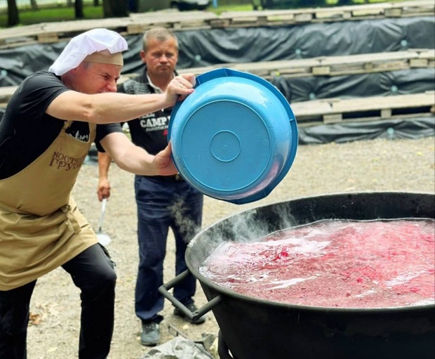 На Рівненщині приготували 1200 л борщу та встановили новий Національний Рекорд України