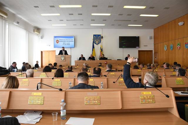 На сесії Рівненської обласної ради депутати підтримали низку важливих звернень до керівництва держави