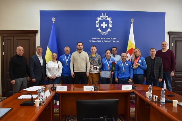 Грошові винагороди за перемоги в міжнародних змаганнях вручили вихованцям «Інваспорту» та їхнім тренерам