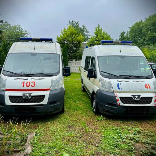 Два спецавтомобілі передав колектив обласної екстренки для потреб ЗСУ