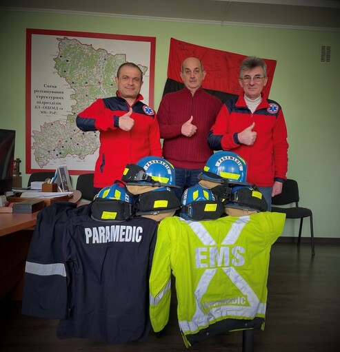 16 захисних шоломів отримали медики обласної екстренки