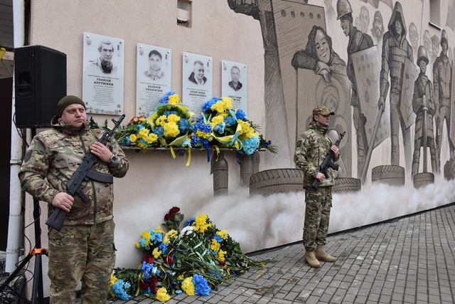 У Рівному вшанували тих, хто боровся за українську гідність та свободу, і тих, хто продовжує їх відстоювати