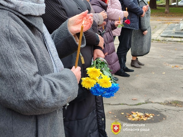 У Рівному вшанували пам'ять жертв нацистських розстрілів в урочищі «Видумка»