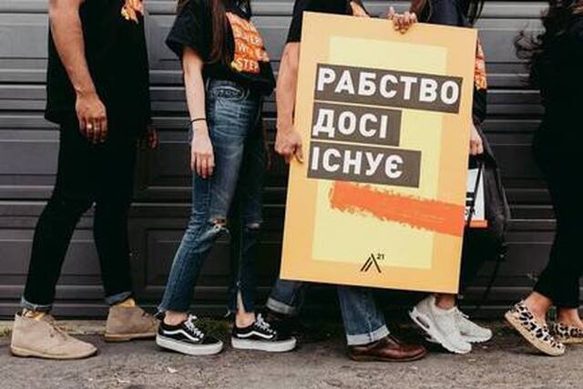 30 липня – Всесвітній день боротьби з торгівлею людьми