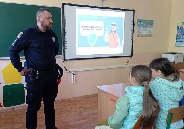 У Тучинській спецшколі навчали, як протидіяти вербуванню з боку ворога