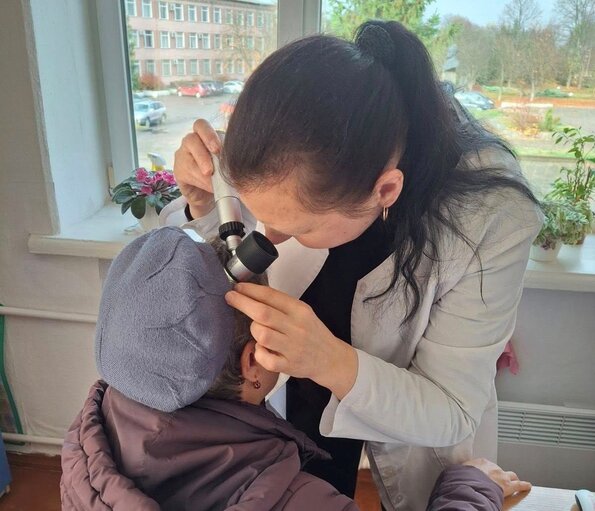 Майже шістсот людей оглянули обласні дерматологи під час виїзних прийомів в різні громади Рівненщини