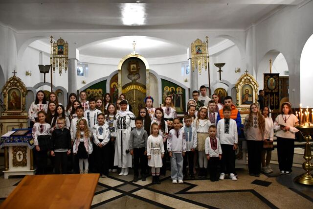 Школа, що навчає дітей християнським цінностям, святкує ювілей